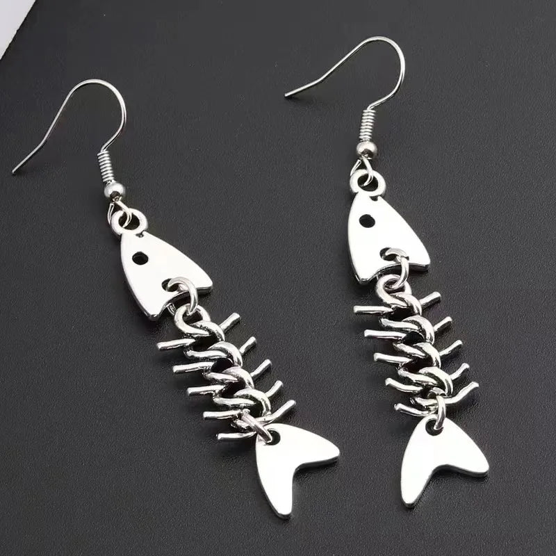 ハンドメイド 魚の骨モチーフ アンティークシルバー ピアス