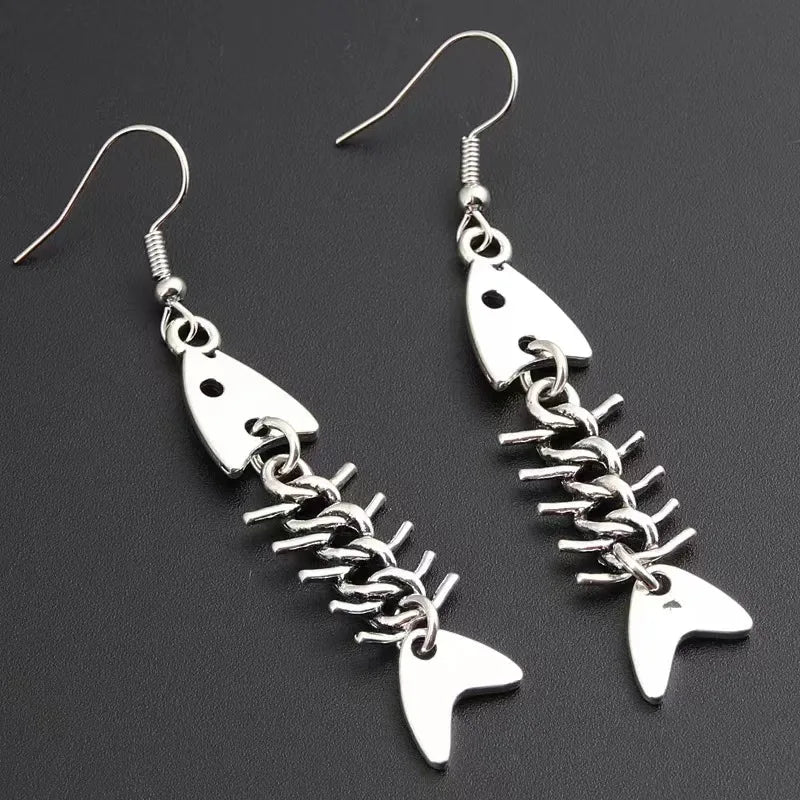 ハンドメイド 魚の骨モチーフ アンティークシルバー ピアス